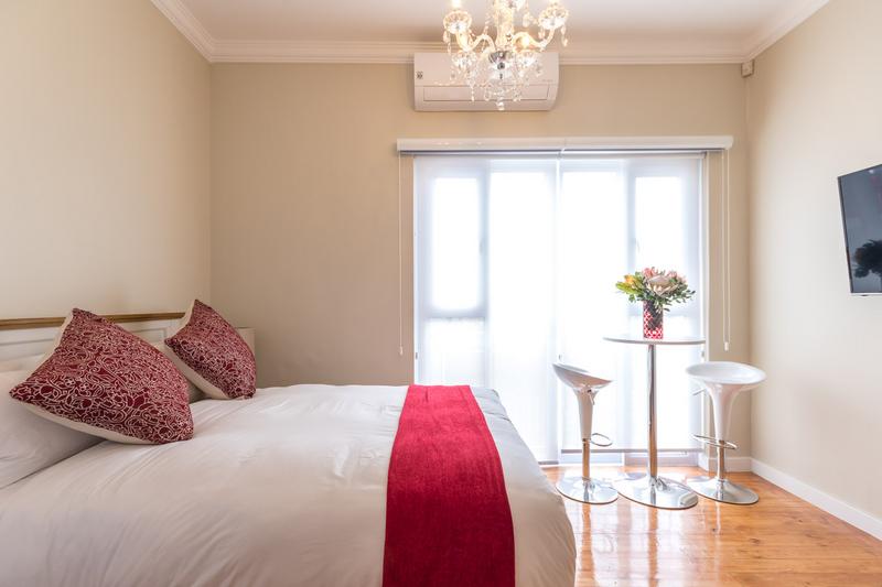 1 Bedroom Property for Sale in Green Point Western Cape